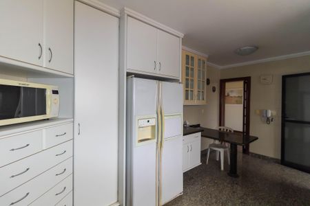 Apartamento à venda com 280m², 4 quartos e 5 vagas Apartamento à venda com 280m², 4 quartos e 5 vagasCozinha