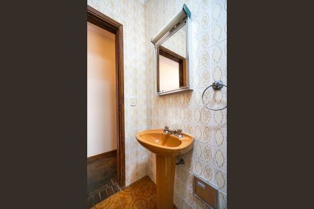 Casa à venda com 238m², 2 quartos e 4 vagasBanheiro social 1