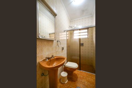 Casa à venda com 238m², 2 quartos e 4 vagasBanheiro social 1