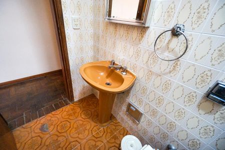 Casa à venda com 238m², 2 quartos e 4 vagasBanheiro social 1