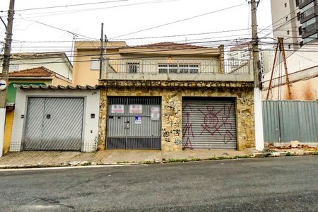 Casa à venda com 238m², 2 quartos e 4 vagasFachada