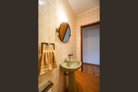 Casa à venda com 238m², 2 quartos e 4 vagasBanheiro social 2