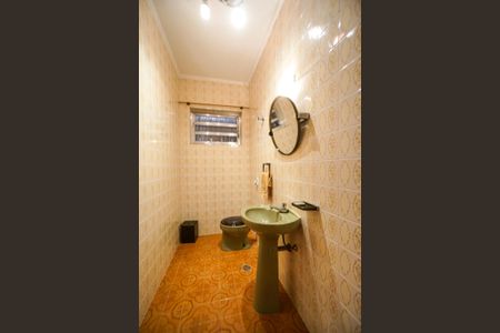 Casa à venda com 238m², 2 quartos e 4 vagasBanheiro social 2