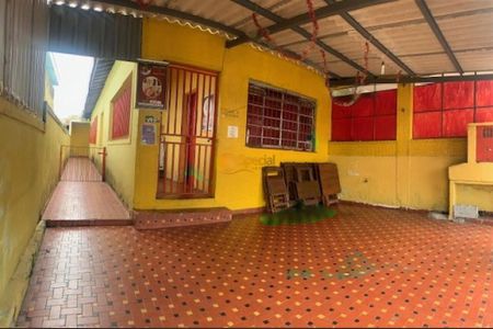 Casa à venda com 70m², 2 quartos e 2 vagas