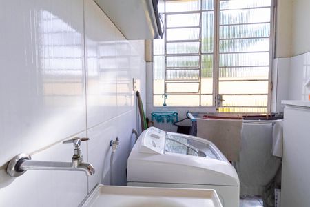 Casa à venda com 301m², 4 quartos e 4 vagasCasa 1 - Área de serviço