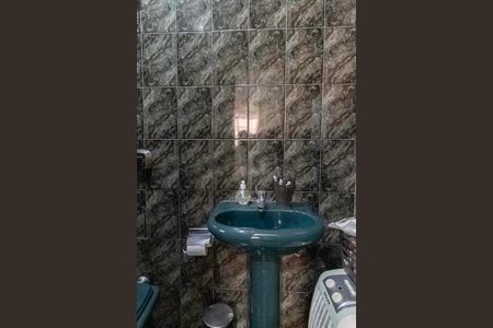 Casa à venda com 301m², 4 quartos e 4 vagasBanheiro da suíte Casa 1