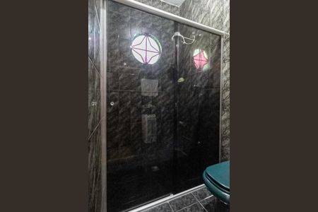 Casa à venda com 301m², 4 quartos e 4 vagasCasa 1 - Banheiro da suíte