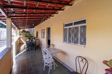 Casa à venda com 301m², 4 quartos e 4 vagasCasa 2 - Varanda