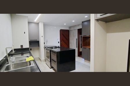 Apartamento à venda com 140m², 3 quartos e 2 vagas Apartamento à venda com 140m², 3 quartos e 2 vagasCozinha