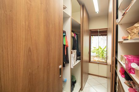 Casa para alugar com 320m², 3 quartos e 3 vagas Casa para alugar com 320m², 3 quartos e 3 vagasCloset da suíte 1