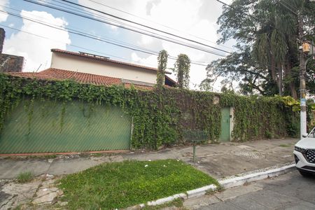 Casa para alugar com 320m², 3 quartos e 3 vagas Casa para alugar com 320m², 3 quartos e 3 vagasFachada