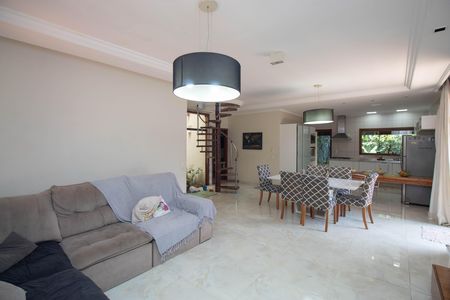 Casa para alugar com 320m², 3 quartos e 3 vagas Casa para alugar com 320m², 3 quartos e 3 vagasSala
