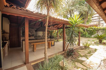 Casa para alugar com 320m², 3 quartos e 3 vagas Casa para alugar com 320m², 3 quartos e 3 vagasQuintal