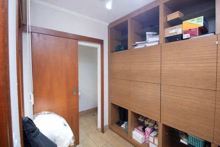 Casa para alugar com 320m², 3 quartos e 3 vagas Casa para alugar com 320m², 3 quartos e 3 vagasCloset da suíte 3