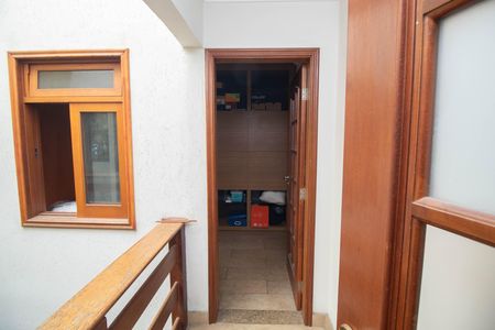 Casa para alugar com 320m², 3 quartos e 3 vagas Casa para alugar com 320m², 3 quartos e 3 vagasBanheiro Corredor