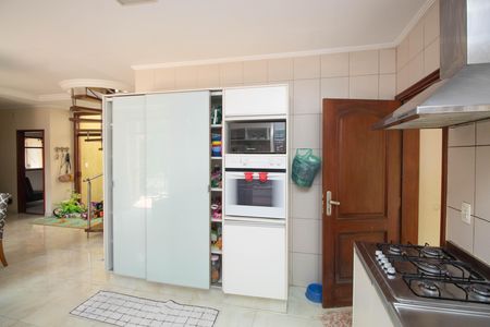 Casa para alugar com 320m², 3 quartos e 3 vagas Casa para alugar com 320m², 3 quartos e 3 vagasCozinha