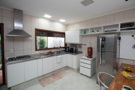 Casa para alugar com 320m², 3 quartos e 3 vagas Casa para alugar com 320m², 3 quartos e 3 vagasCozinha