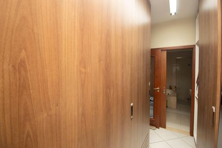 Casa para alugar com 320m², 3 quartos e 3 vagas Casa para alugar com 320m², 3 quartos e 3 vagasCloset da suíte 1
