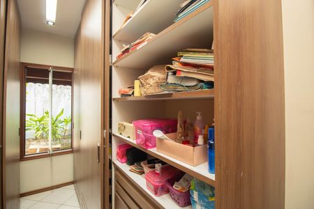 Casa para alugar com 320m², 3 quartos e 3 vagas Casa para alugar com 320m², 3 quartos e 3 vagasCloset da suíte 1