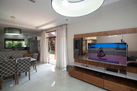 Casa para alugar com 320m², 3 quartos e 3 vagas Casa para alugar com 320m², 3 quartos e 3 vagasSala
