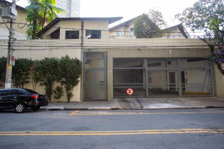 Casa à venda com 208m², 3 quartos e 2 vagas Casa à venda com 208m², 3 quartos e 2 vagasFachada