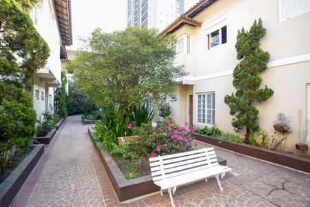 Casa à venda com 208m², 3 quartos e 2 vagas Casa à venda com 208m², 3 quartos e 2 vagasÁrea comum