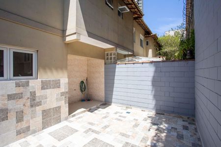 Casa à venda com 208m², 3 quartos e 2 vagasQuintal