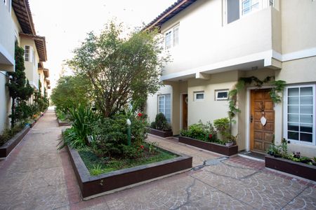 Casa à venda com 208m², 3 quartos e 2 vagas Casa à venda com 208m², 3 quartos e 2 vagasÁrea comum