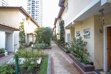 Casa à venda com 208m², 3 quartos e 2 vagas Casa à venda com 208m², 3 quartos e 2 vagasÁrea comum