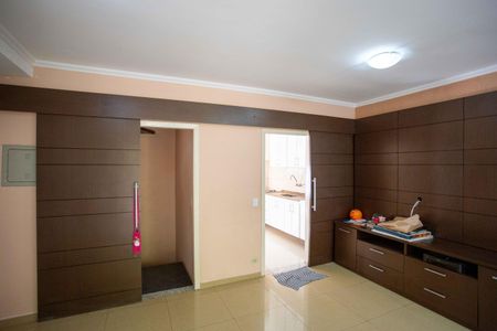 Casa à venda com 208m², 3 quartos e 2 vagasSala