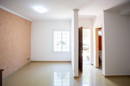 Casa à venda com 208m², 3 quartos e 2 vagasSala