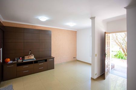 Casa à venda com 208m², 3 quartos e 2 vagasSala