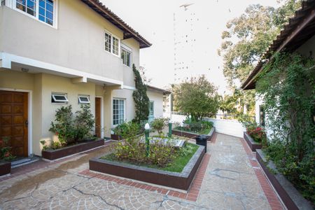 Casa à venda com 208m², 3 quartos e 2 vagas Casa à venda com 208m², 3 quartos e 2 vagasÁrea comum