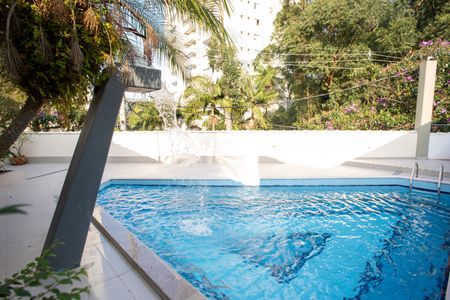 Casa à venda com 208m², 3 quartos e 2 vagas Casa à venda com 208m², 3 quartos e 2 vagasPiscina