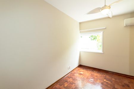 Casa à venda com 281m², 4 quartos e 3 vagasSuíte 2