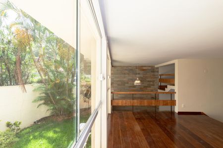 Casa à venda com 281m², 4 quartos e 3 vagasSala