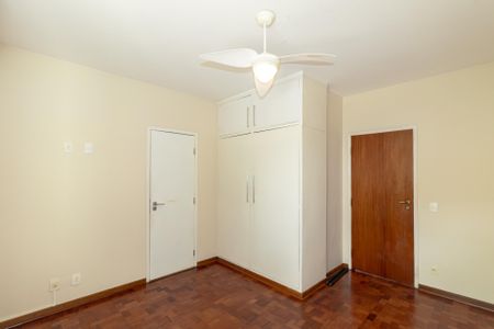 Casa à venda com 281m², 4 quartos e 3 vagasSuíte 2