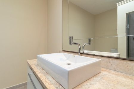 Casa à venda com 281m², 4 quartos e 3 vagasBanheiro da Suíte 1