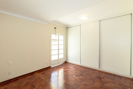 Casa à venda com 281m², 4 quartos e 3 vagasSuíte 1