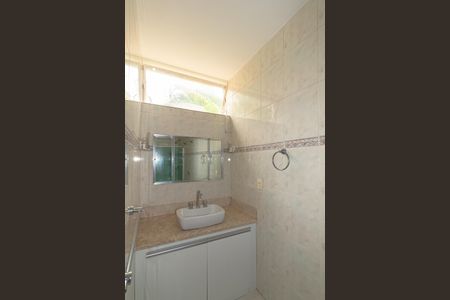 Casa à venda com 281m², 4 quartos e 3 vagasBanheiro da Suíte 2