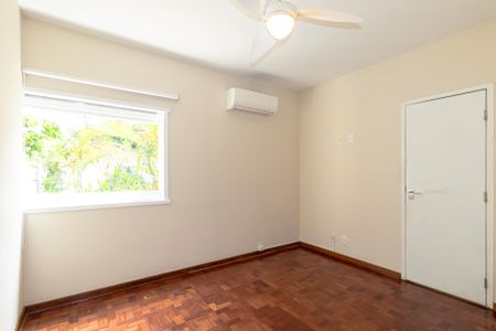 Casa à venda com 281m², 4 quartos e 3 vagasSuíte 2