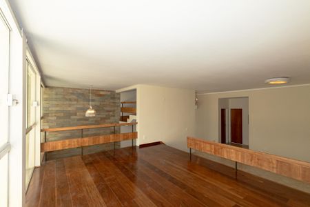 Casa à venda com 281m², 4 quartos e 3 vagasSala