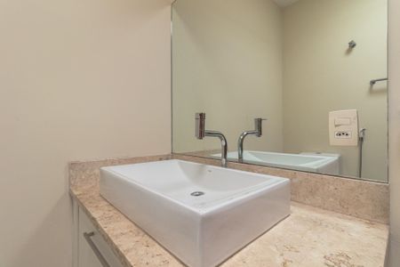 Casa à venda com 281m², 4 quartos e 3 vagasBanheiro Social