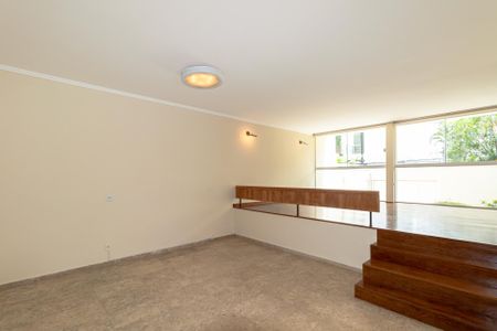 Casa à venda com 281m², 4 quartos e 3 vagasSala