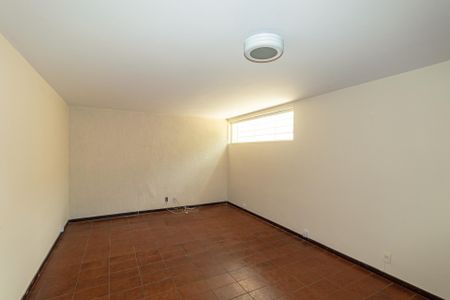 Casa à venda com 281m², 4 quartos e 3 vagasSala