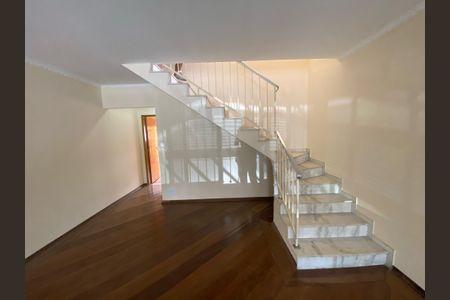 Casa para alugar com 143m², 3 quartos e 2 vagas Casa para alugar com 143m², 3 quartos e 2 vagasSala