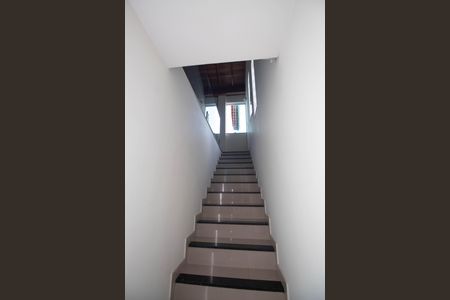 Casa para alugar com 238m², 6 quartos e 2 vagasEscada