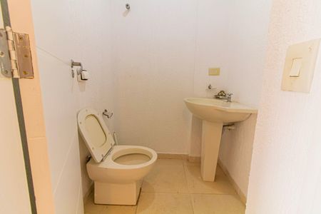 Casa à venda com 328m², 4 quartos e 2 vagas Casa à venda com 328m², 4 quartos e 2 vagasLavabo 2