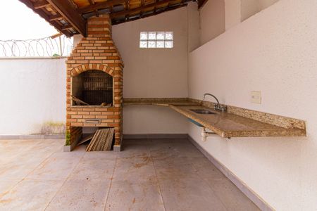 Casa à venda com 328m², 4 quartos e 2 vagas Casa à venda com 328m², 4 quartos e 2 vagasÁrea externa