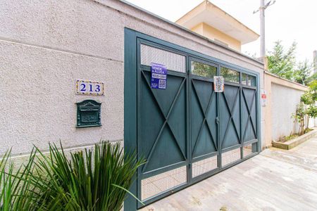 Casa à venda com 328m², 4 quartos e 2 vagas Casa à venda com 328m², 4 quartos e 2 vagasFachada + Plaquinha